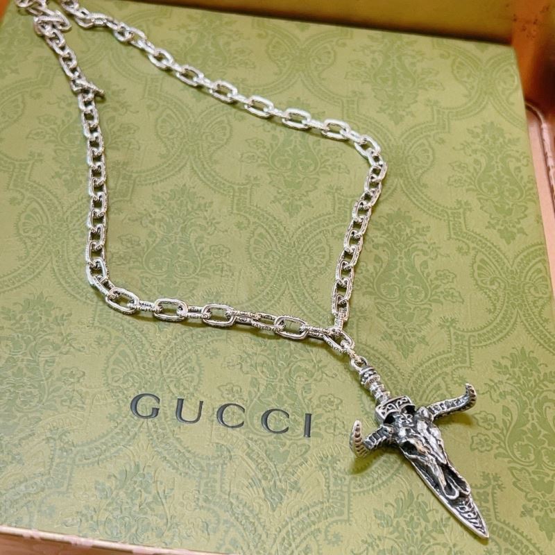 G*u*i necklaces